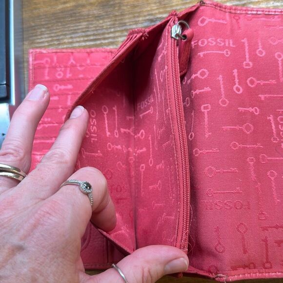 Fossil Pink Red Cow Hide Leather Bifold Wallet Snap Closure - Picture 8 of 13